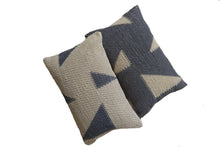 Carica l'immagine nel visualizzatore di Gallery, Set Cuscini Triangoli